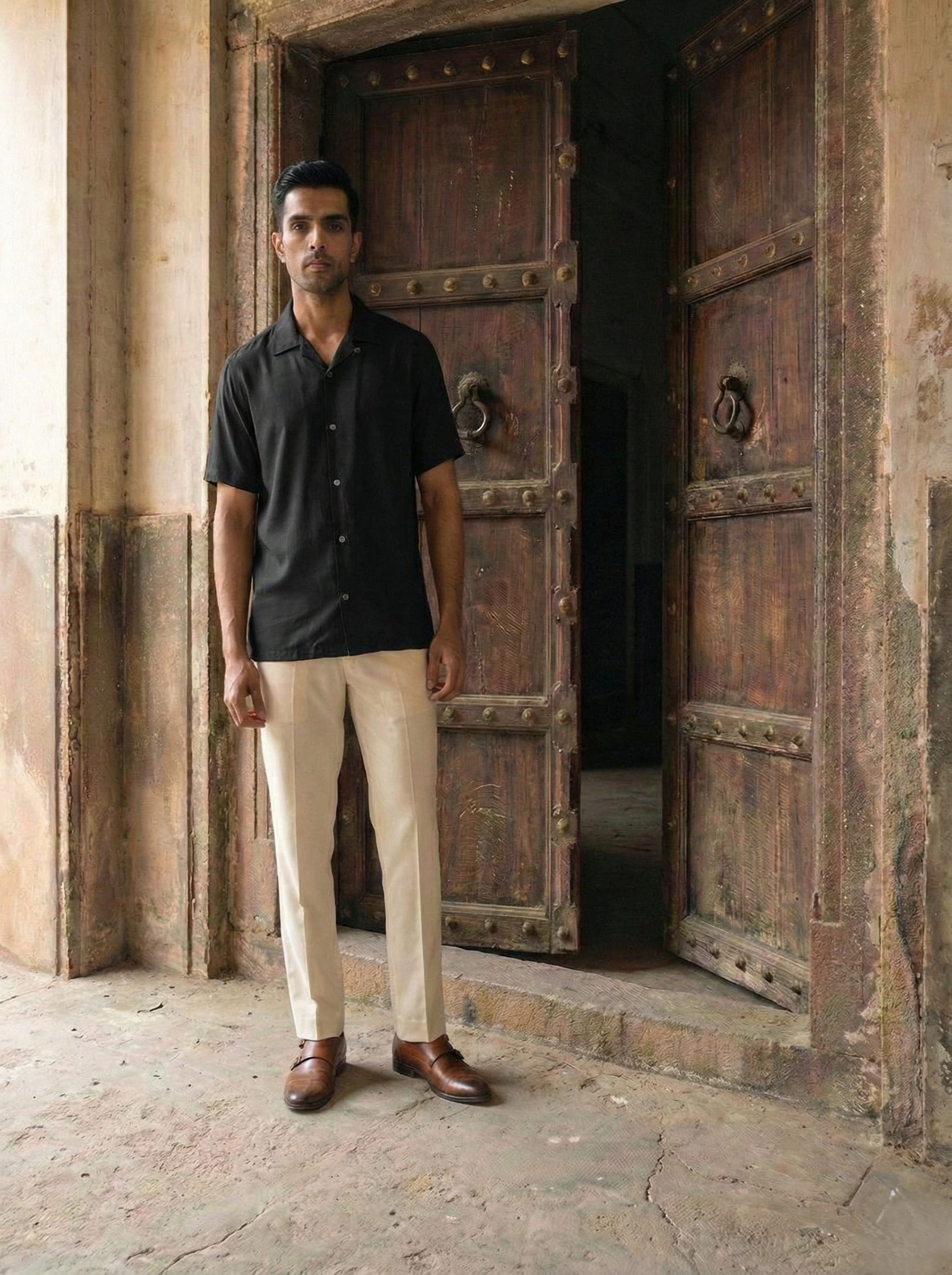 Black Soild Menʼs Shirt