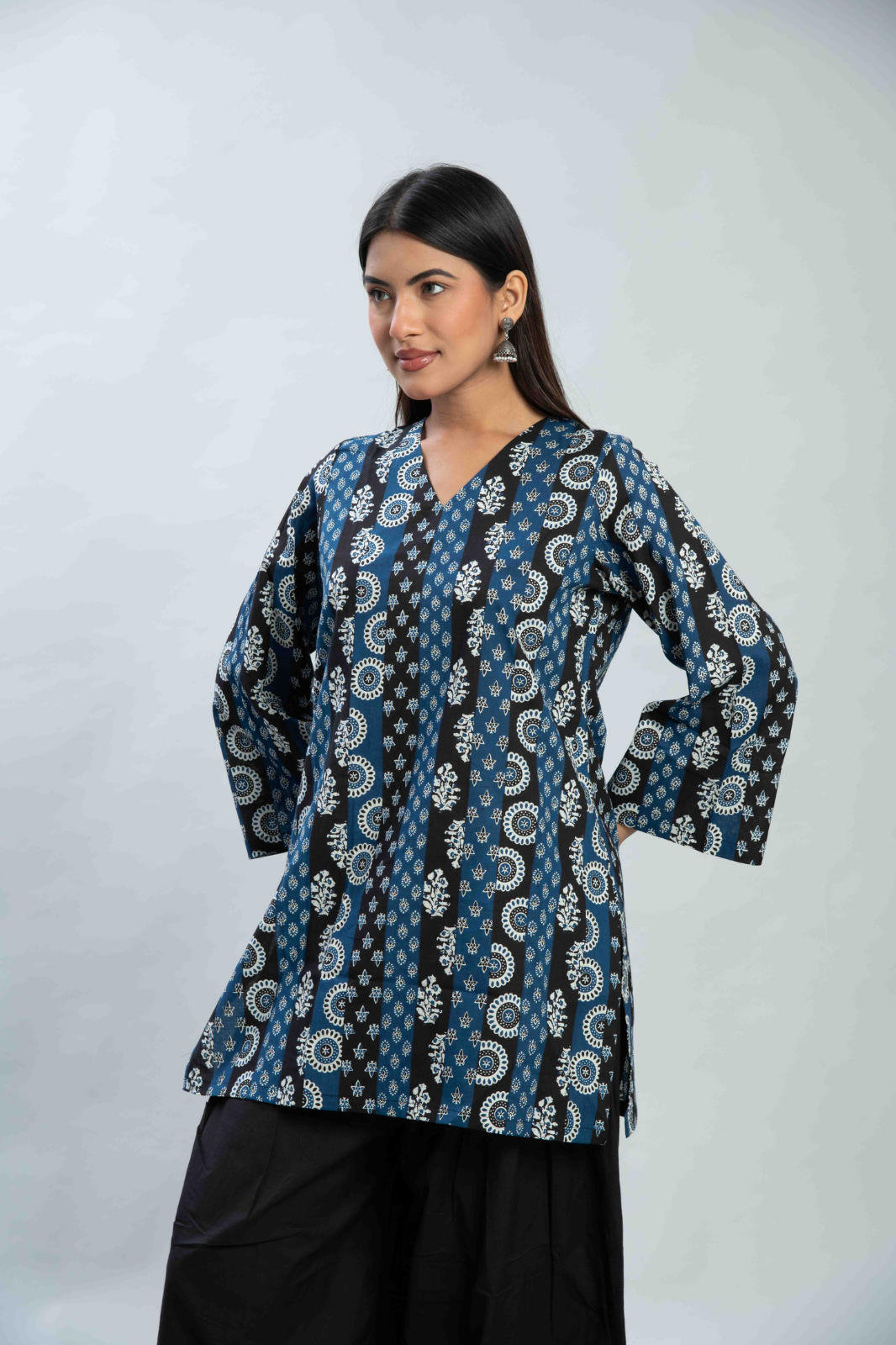 Everyday Comfort Blue-Black Printed V Neck Cotton Kurti