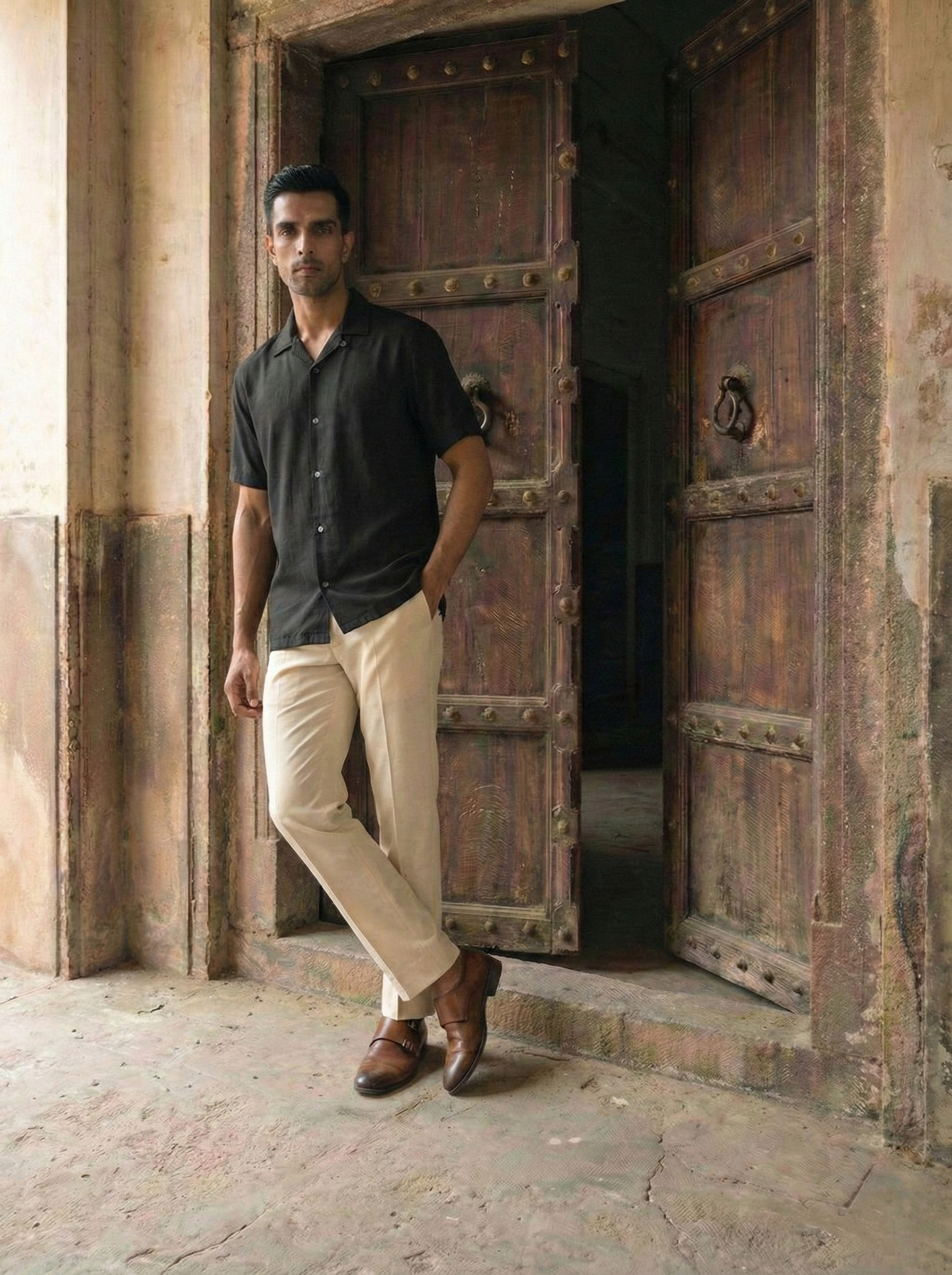 Black Soild Menʼs Shirt