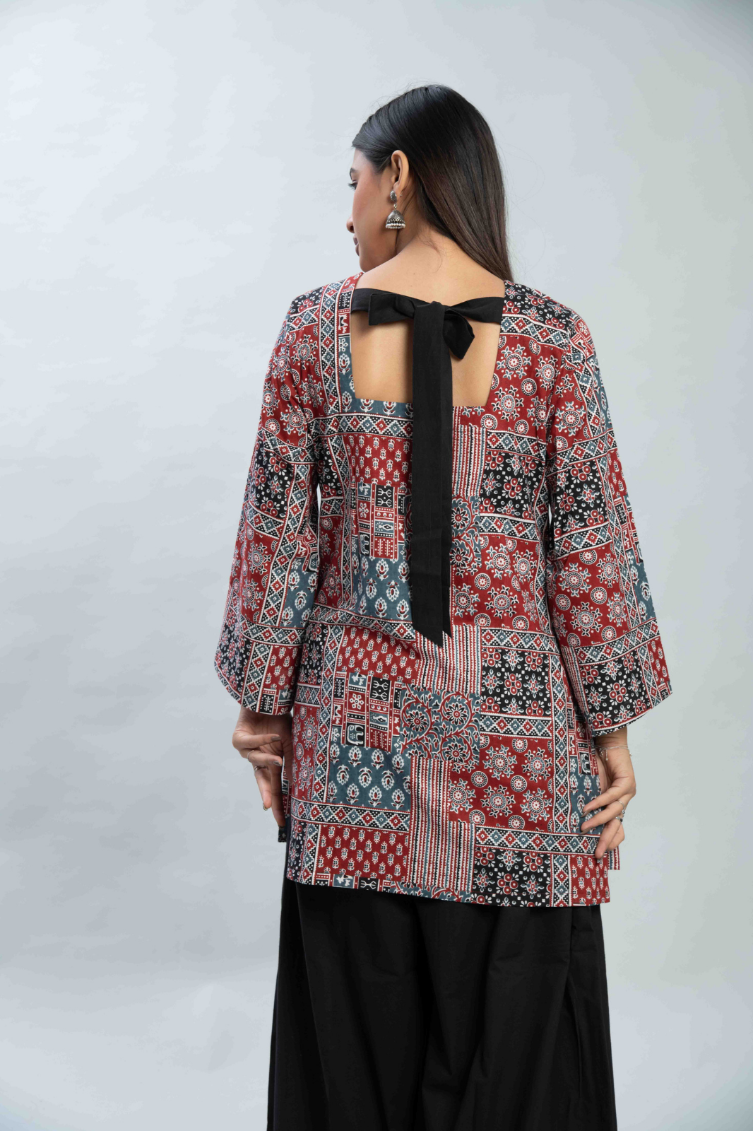 Everyday Comfort Red-Blue Printed V Neck Cotton Kurti