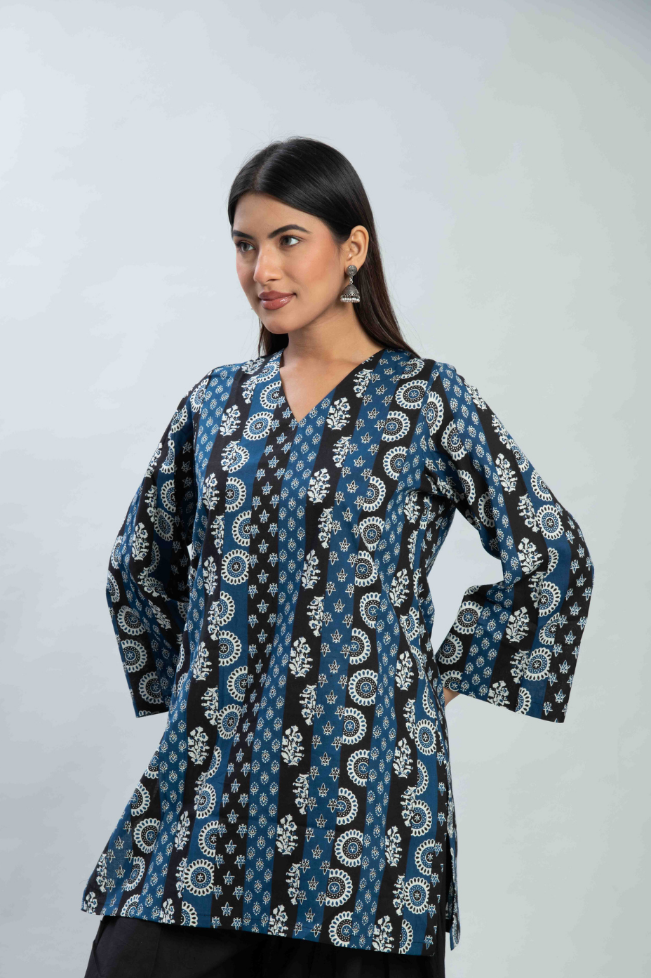 Everyday Comfort Blue-Black Printed V Neck Cotton Kurti