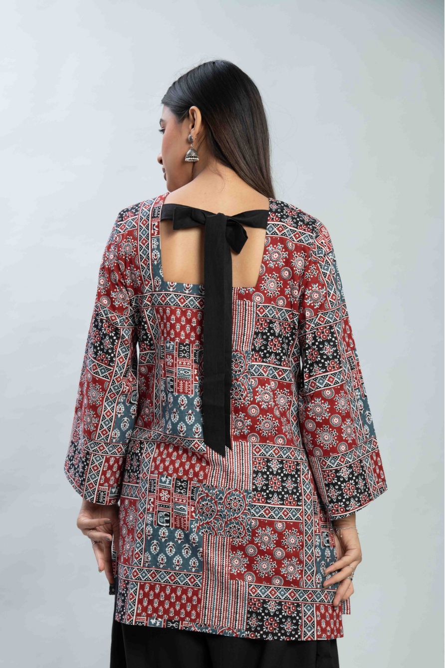 Everyday Comfort Red-Blue Printed V Neck Cotton Kurti