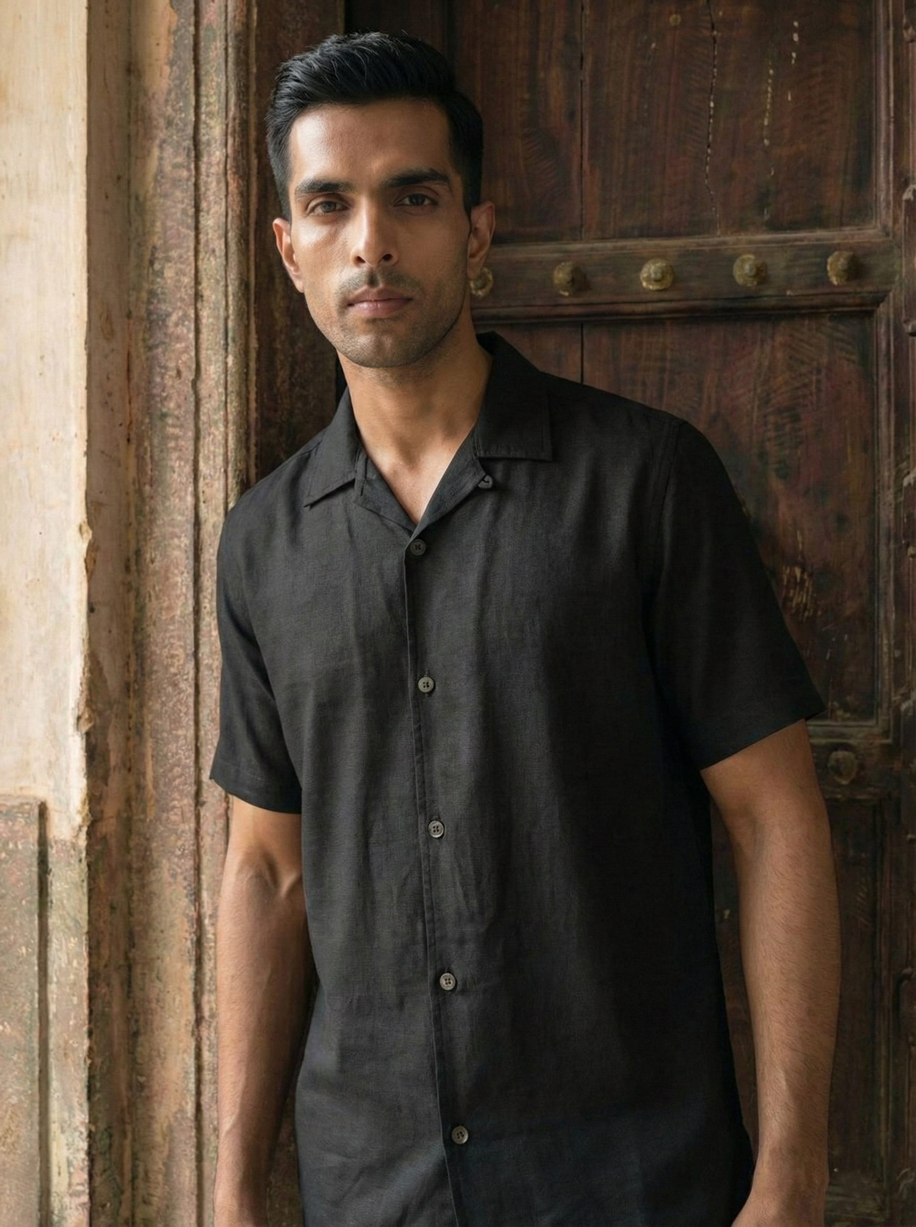 Black Soild Menʼs Shirt