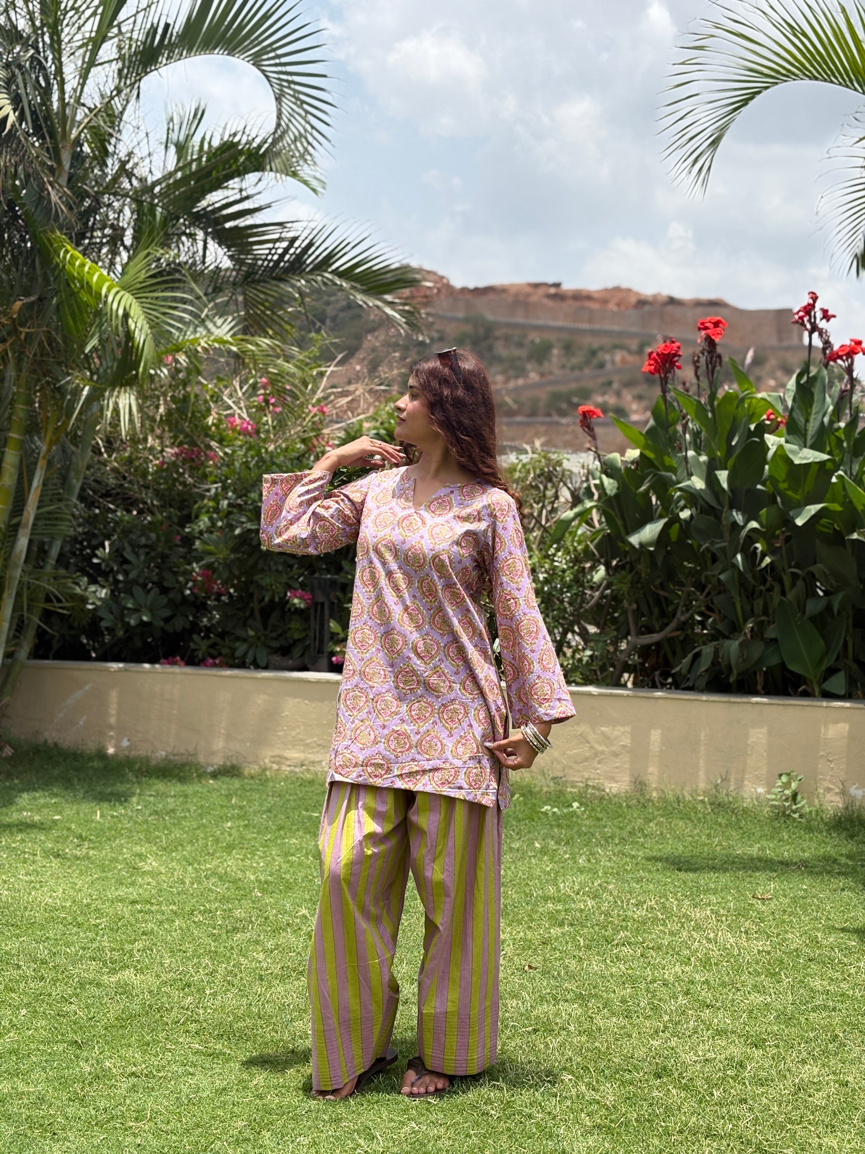 Purple buta contrast Farshi set